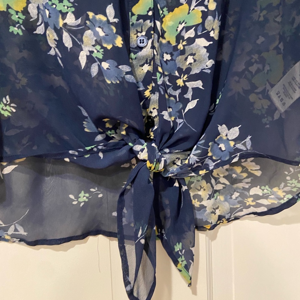 Kut from the Kloth Blue Floral Blouse – Size Medium - Picture 2 of 8